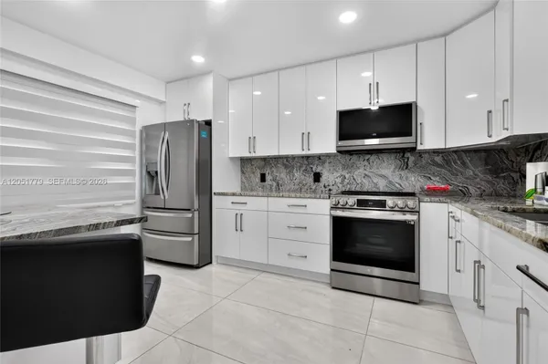 Property Slideshow image 2 of 48 | 1501 sw 134th way 403d, Pembroke Pines, FL, 33027