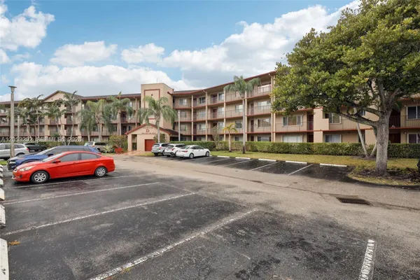 Property Slideshow image 3 of 19 | 850 sw 138th ave 208d, Pembroke Pines, FL, 33027