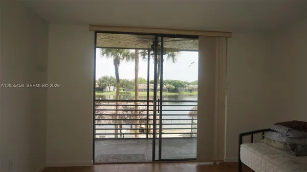 Property Slideshow image 3 of 42 | 1100 colony point cir 206, Pembroke Pines, FL, 33026