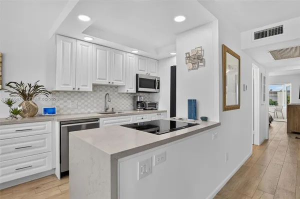 Property Slideshow image 2 of 107 | 3052 guildford c 3052 3052, Boca Raton, FL, 33434
