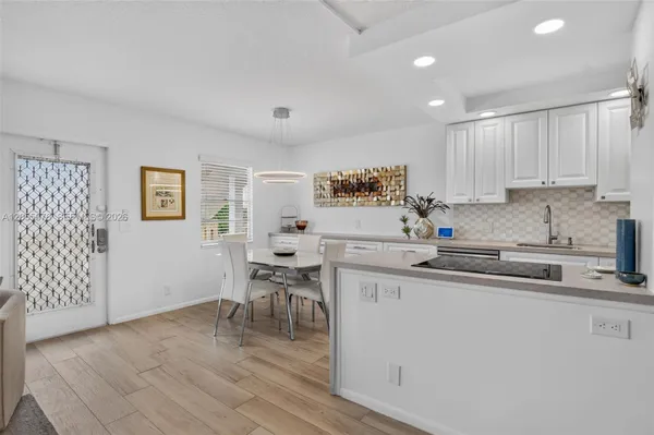 Property Slideshow image 3 of 107 | 3052 guildford c 3052 3052, Boca Raton, FL, 33434