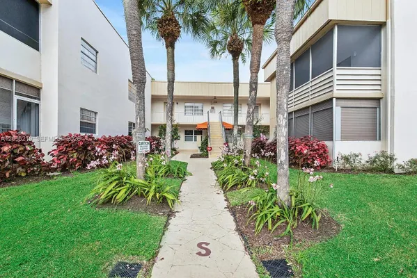 Property Slideshow image 2 of 19 | 899 s normandy 899 899, Delray Beach, FL, 33484