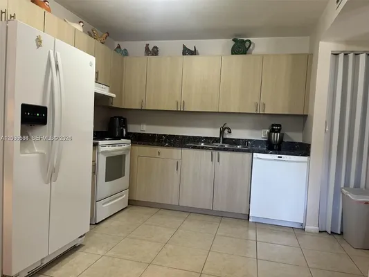 Property Slideshow image 3 of 8 | 13500 sw 1st st 308u, Pembroke Pines, FL, 33027