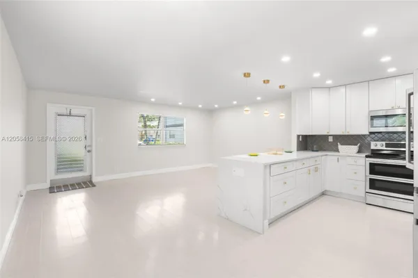 Property Slideshow image 2 of 34 | 631 n saxony n n, Delray Beach, FL, 33446