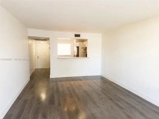 Property Slideshow image 3 of 8 | 1000 colony point cir 308, Pembroke Pines, FL, 33026