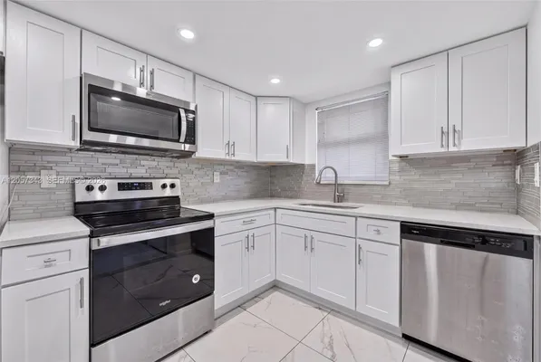 Property Slideshow image 2 of 21 | 5900 nw 44th st 414, Lauderhill, FL, 33319