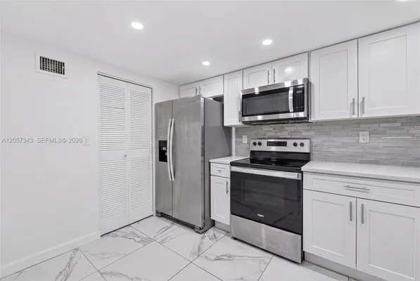 Property Slideshow image 3 of 21 | 5900 nw 44th st 414, Lauderhill, FL, 33319