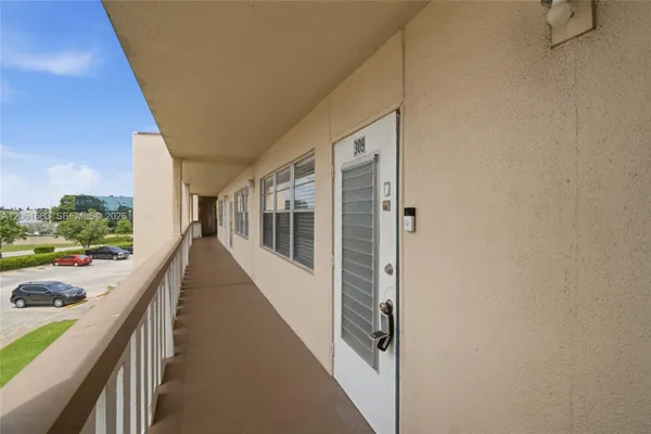 Property Slideshow image 3 of 28 | 309 southampton a 309 309, West Palm Beach, FL, 33417