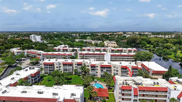 Property Slideshow image 2 of 14 | 3531 inverrary dr 101, Lauderhill, FL, 33319