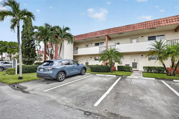 Property Slideshow image 2 of 41 | 8941 s hollybrook blvd 202, Pembroke Pines, FL, 33025
