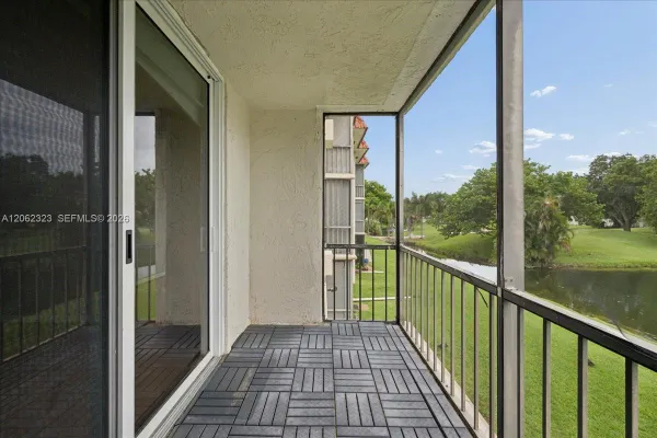 Property Slideshow image 2 of 36 | 800 s hollybrook dr 205, Pembroke Pines, FL, 33025