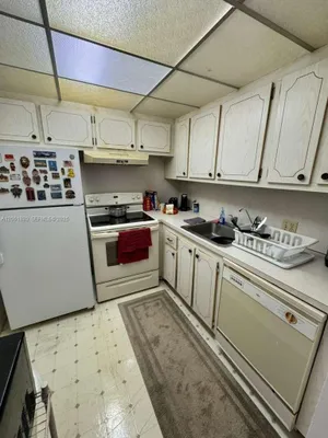 Property Slideshow image 3 of 11 | 568 n mansfield n 568 568, Boca Raton, FL, 33434