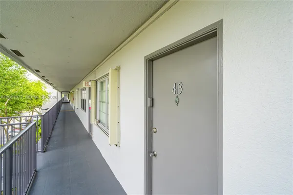 Property Slideshow image 2 of 32 | 300 sw 134th way 413e, Pembroke Pines, FL, 33027