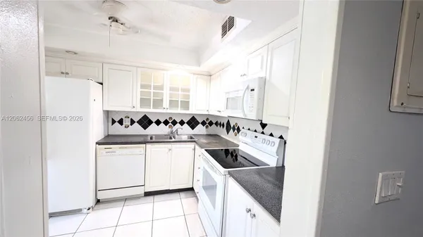 Property Slideshow image 3 of 17 | 19051 ne 2nd ave 1507, Miami, FL, 33179