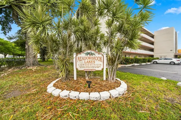 Property Slideshow image 3 of 31 | 206 se 10th st 203, Dania Beach, FL, 33004