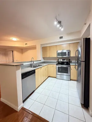 Property Slideshow image 2 of 11 | 7940 n nob hill rd 204, Tamarac, FL, 33321