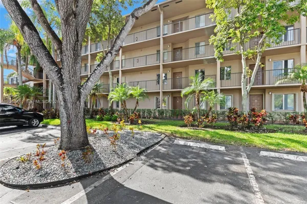 Property Slideshow image 3 of 16 | 1151 sw 128th ter 104d, Pembroke Pines, FL, 33027