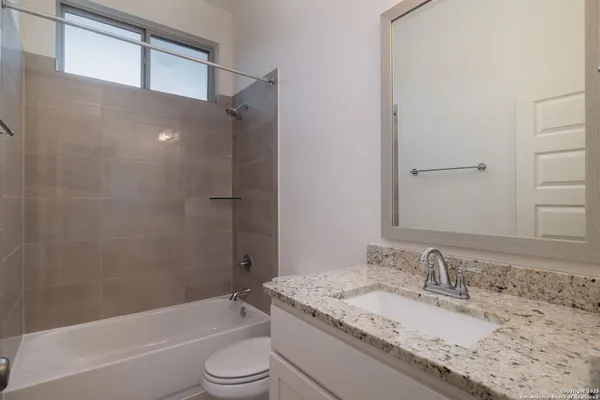 Property Slideshow image 2 of 10 | 552 chinkapin trl, Newbraunfe, TX, 78132