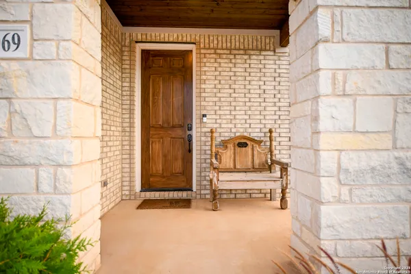 Property Slideshow image 2 of 10 | 2069 flametree, Newbraunfe, TX, 78132