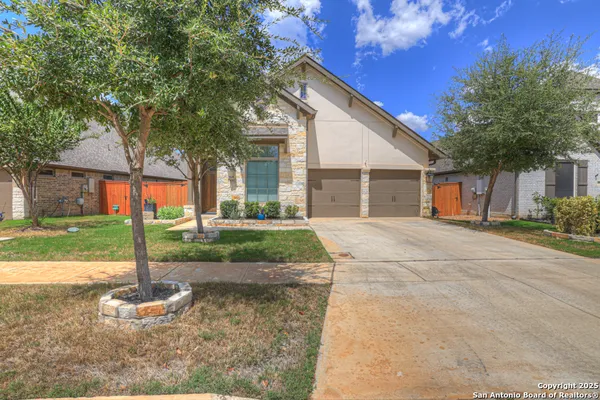 Property Slideshow image 3 of 33 | 432 sweetleaf ln, New Braunfels, TX, 78132