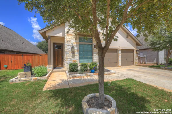 Property Slideshow image 2 of 33 | 432 sweetleaf ln, New Braunfels, TX, 78132