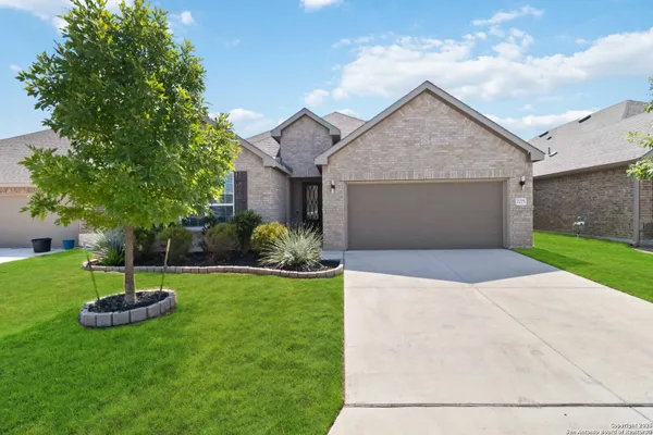 Property Slideshow image 2 of 25 | 2275 oak run pkwy, New Braunfels, TX, 78132