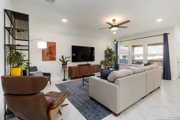 Property Slideshow image 2 of 25 | 2283 gran cielo trl, New Braunfels, TX, 78132