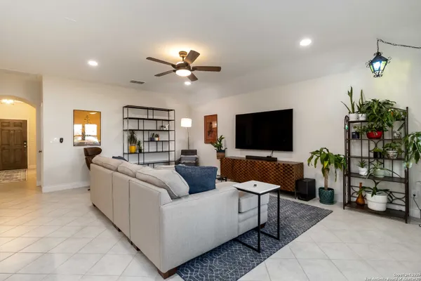 Property Slideshow image 3 of 25 | 2283 gran cielo trl, New Braunfels, TX, 78132