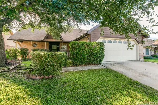 Property Slideshow image 2 of 25 | 3629 fox run, Schertz, TX, 78108