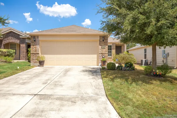 Property Slideshow image 2 of 28 | 12907 pronghorn oak, San Antonio, TX, 78253