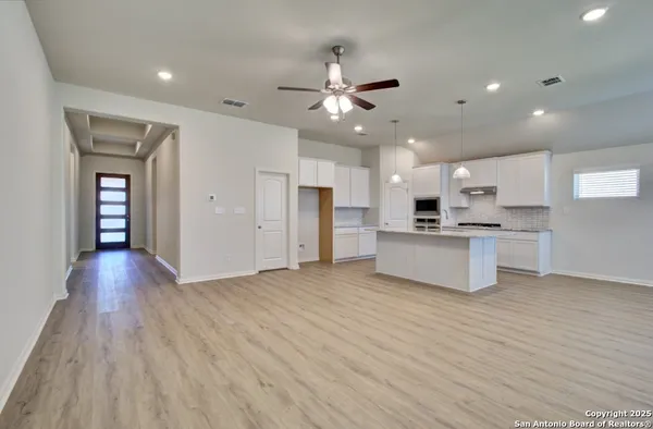 Property Slideshow image 3 of 23 | 2027 stephanie ave, New Braunfels, TX, 78132