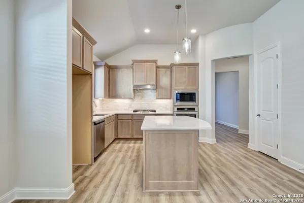 Property Slideshow image 2 of 10 | 2072 stephanie ave, Newbraunfe, TX, 78132