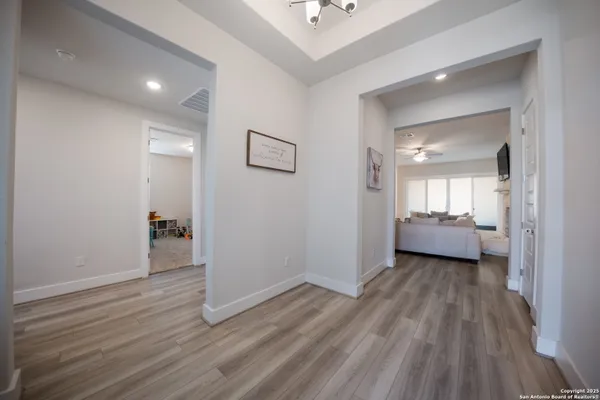 Property Slideshow image 3 of 10 | 652 vale ct, Newbraunfe, TX, 78132