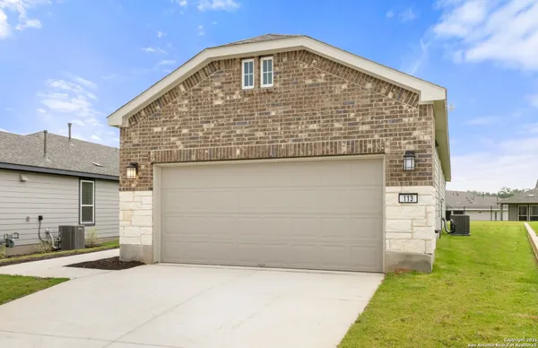 Property Slideshow image 2 of 27 | 2083 green ash ave, New Braunfels, TX, 78132