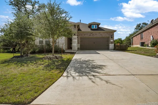 Property Slideshow image 2 of 34 | 22811 grande vis, San Antonio, TX, 78261