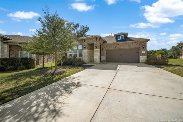 Property Slideshow image 3 of 34 | 22811 grande vis, San Antonio, TX, 78261