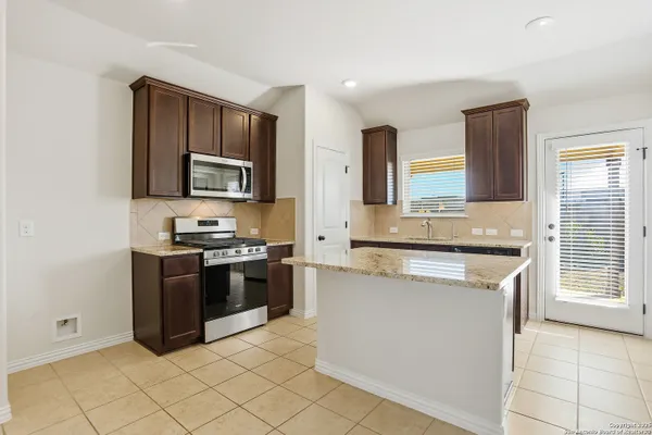 Property Slideshow image 3 of 30 | 2035 cowan dr, New Braunfels, TX, 78132