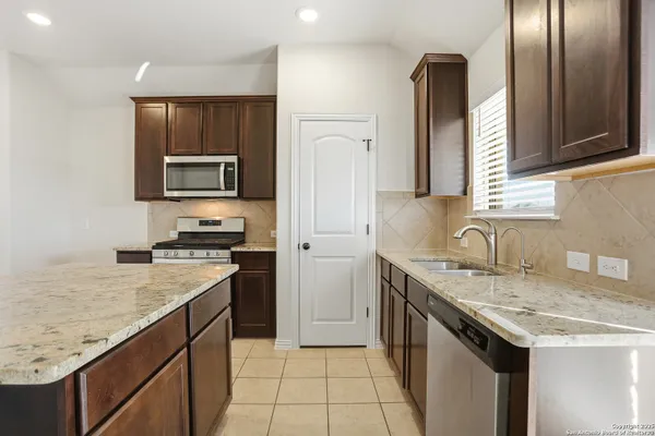 Property Slideshow image 2 of 10 | 2035 cowan, Newbraunfe, TX, 78132
