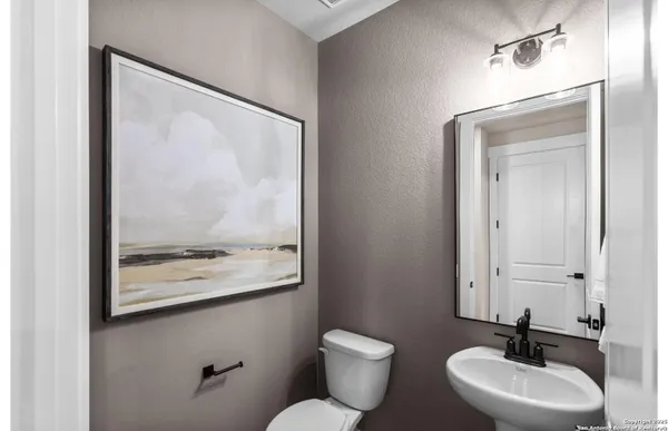 Property Slideshow image 2 of 31 | 613 dayflower ln, New Braunfels, TX, 78132