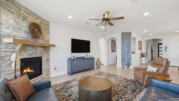 Property Slideshow image 3 of 46 | 820 silverberry dr, New Braunfels, TX, 78132