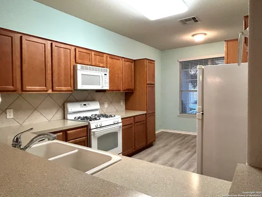 Property Slideshow image 3 of 14 | 12731 cascade hls, San Antonio, TX, 78253