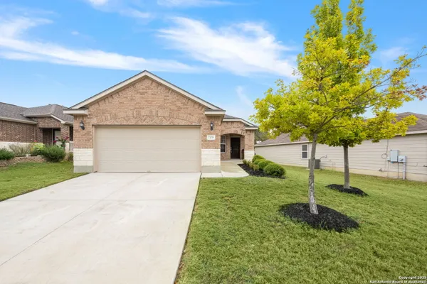 Property Slideshow image 3 of 26 | 13019 cache crk, San Antonio, TX, 78253