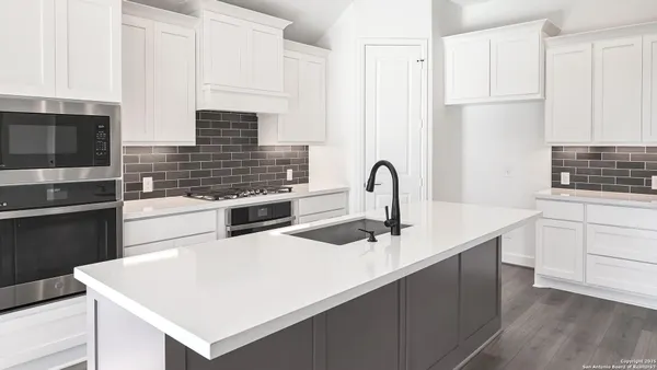 Property Slideshow image 2 of 23 | 2207 zachry dr, New Braunfels, TX, 78132