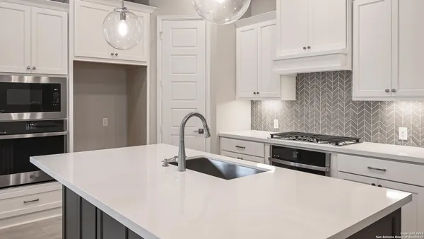 Property Slideshow image 2 of 23 | 2228 sur ave, New Braunfels, TX, 78132