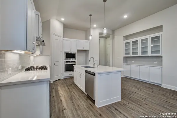 Property Slideshow image 3 of 21 | 2031 stephanie ave, New Braunfels, TX, 78132