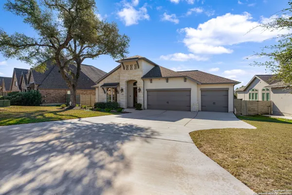 Property Slideshow image 3 of 41 | 633 vale ct, New Braunfels, TX, 78132