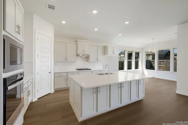 Property Slideshow image 3 of 19 | 609 borchers blvd, New Braunfels, TX, 78132