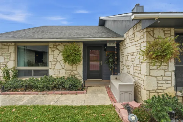 Property Slideshow image 3 of 31 | 3913 pecan ct, Schertz, TX, 78108