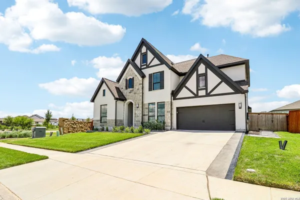 Property Slideshow image 2 of 50 | 1907 peres st, New Braunfels, TX, 78132