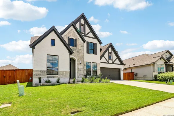 Property Slideshow image 3 of 50 | 1907 peres st, New Braunfels, TX, 78132